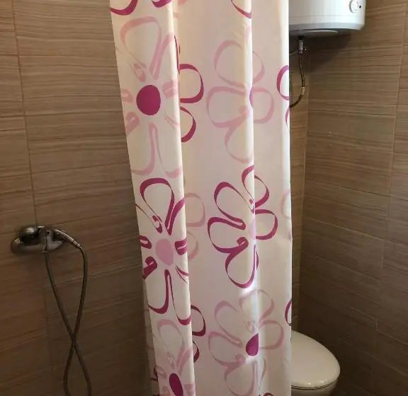 اتاق استاندارد سه نفره, Apartmani Liberan Neum