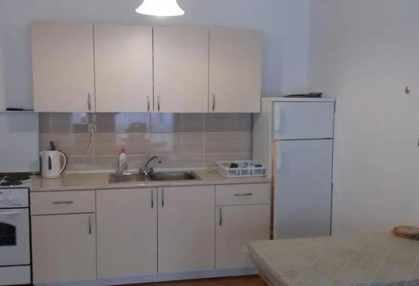 اتاق استاندارد سه تخته با بالکن, Apartmani Liberan Neum