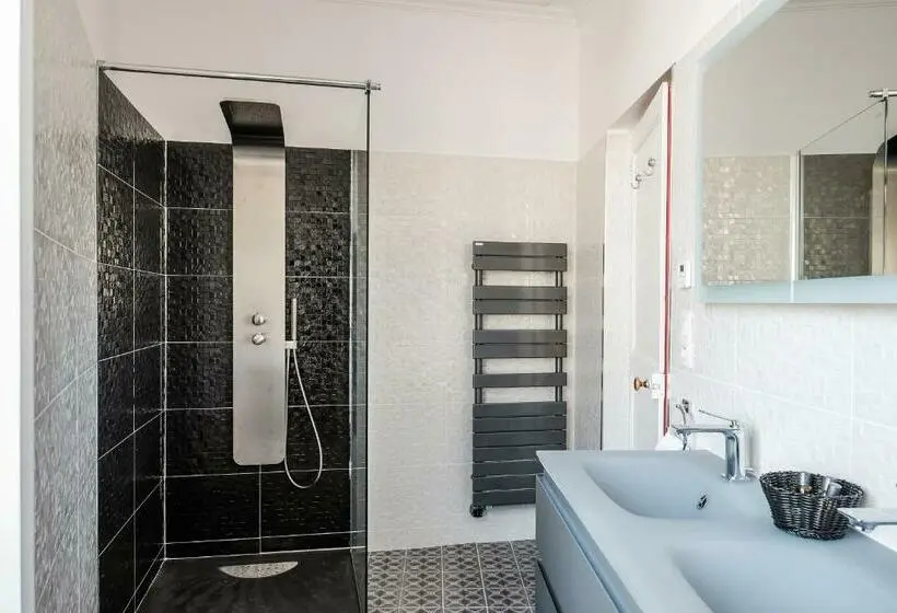 اتاق لوکس با بالکن, Les Suites De Peyrat