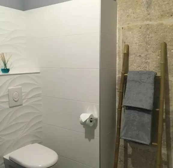 اتاق خانوادگی با چشم‌انداز باغ, Les Suites De Peyrat