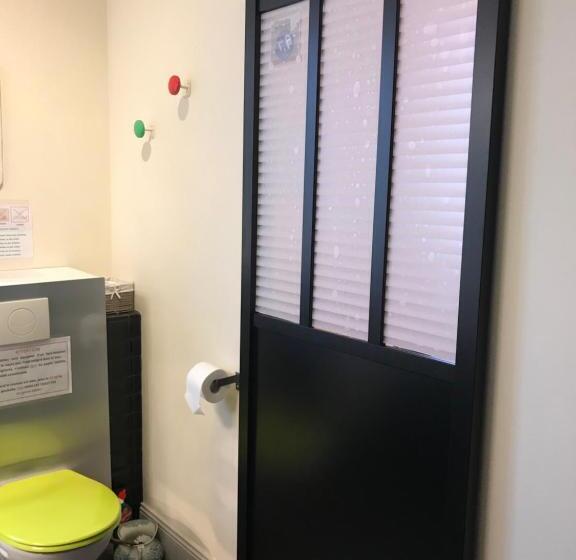 标准间, Saint James House