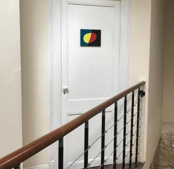 标准间, Saint James House