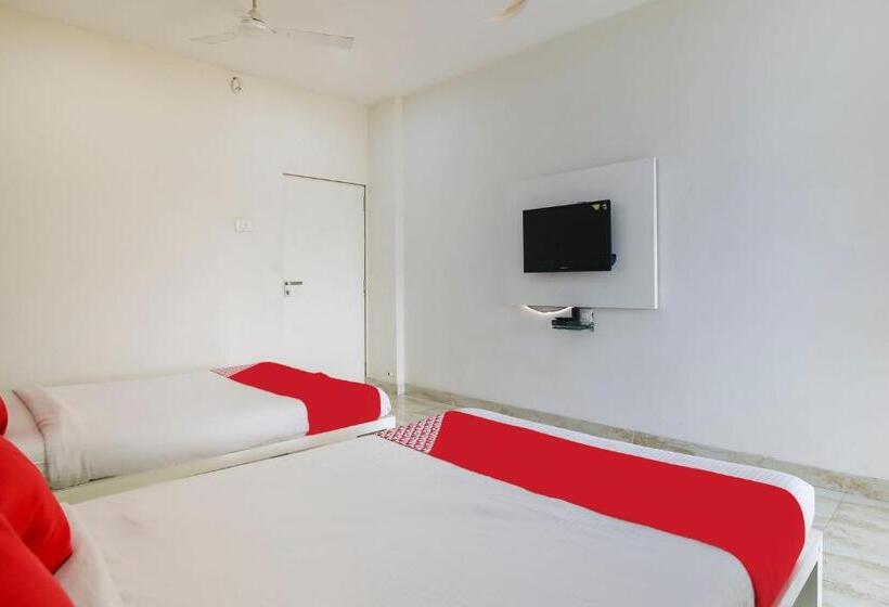 Номер Deluxe, Capital O 15635 Elite Rooms & Banquet