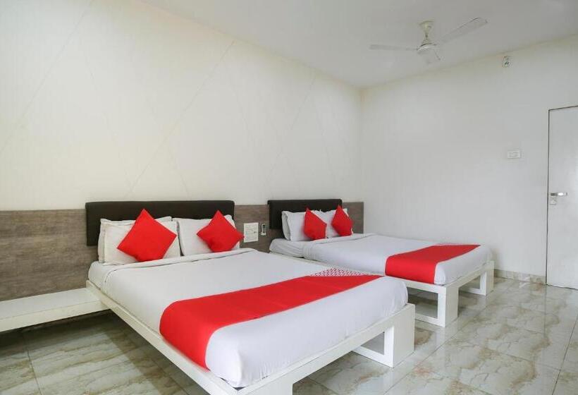 Номер Deluxe, Capital O 15635 Elite Rooms & Banquet