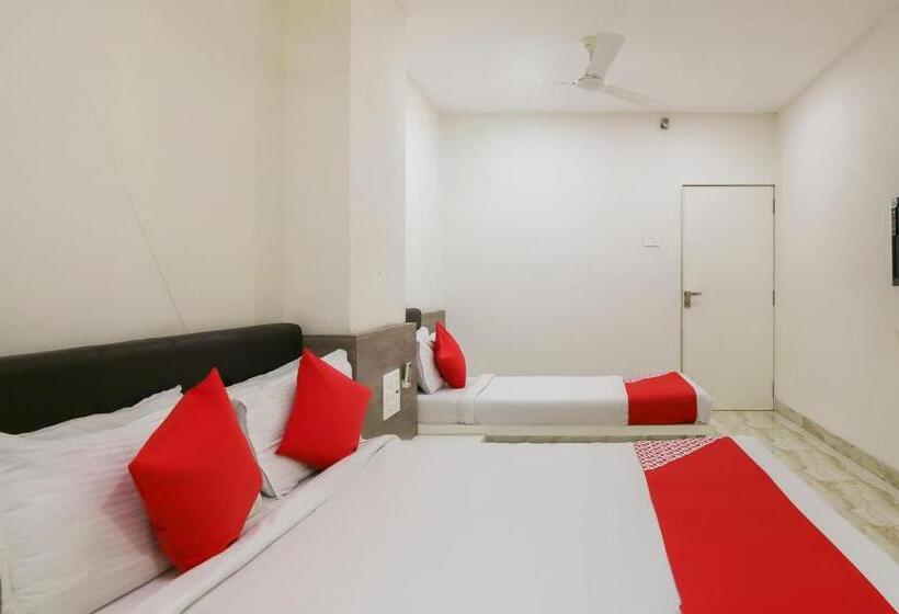 Номер Deluxe, Capital O 15635 Elite Rooms & Banquet