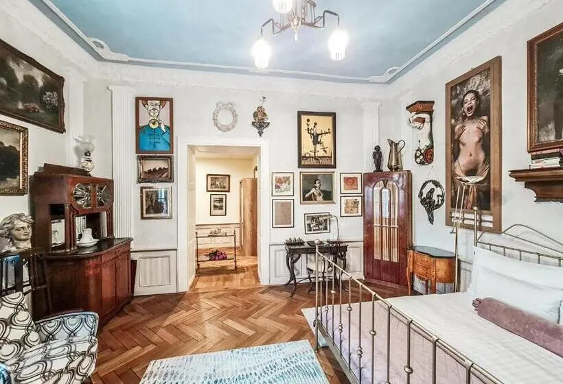 اتاق لوکس با تخت بزرگ, Divna Pani Luxury Gallery Rooms