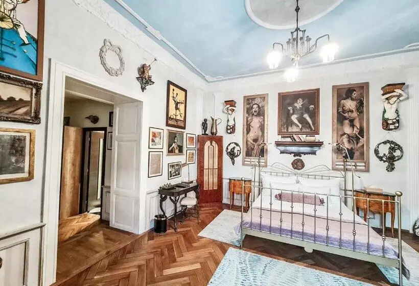 اتاق لوکس با تخت بزرگ, Divna Pani Luxury Gallery Rooms