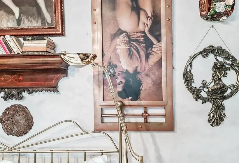 اتاق لوکس با تخت بزرگ, Divna Pani Luxury Gallery Rooms