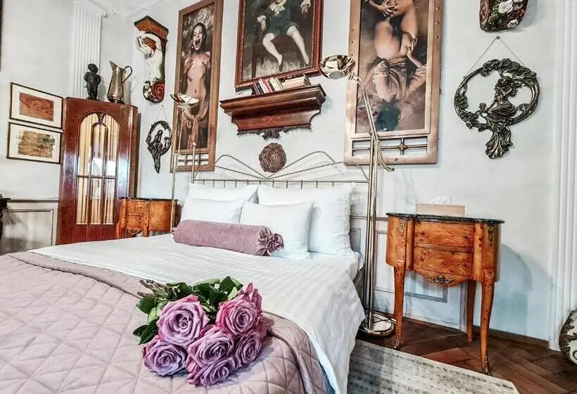اتاق لوکس با تخت بزرگ, Divna Pani Luxury Gallery Rooms