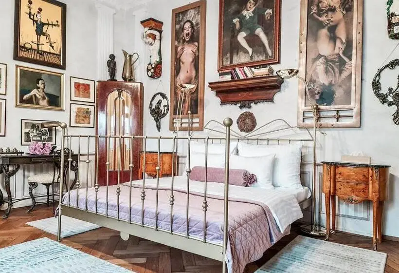 اتاق لوکس با تخت بزرگ, Divna Pani Luxury Gallery Rooms