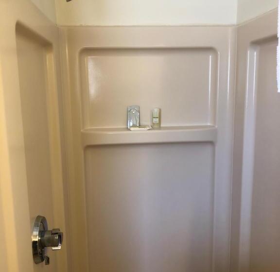 غرفة قياسية, The Saco Motel