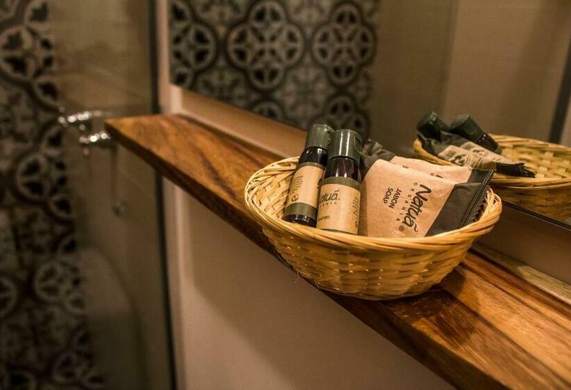 غرفة قياسية, Puerta San Pedro