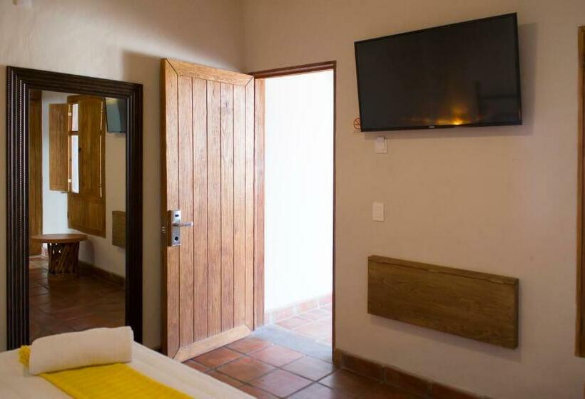 غرفة قياسية, Puerta San Pedro