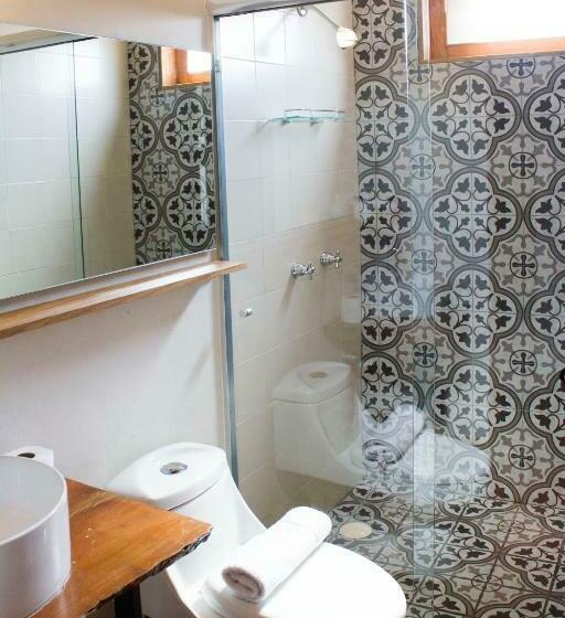 غرفة قياسية, Puerta San Pedro