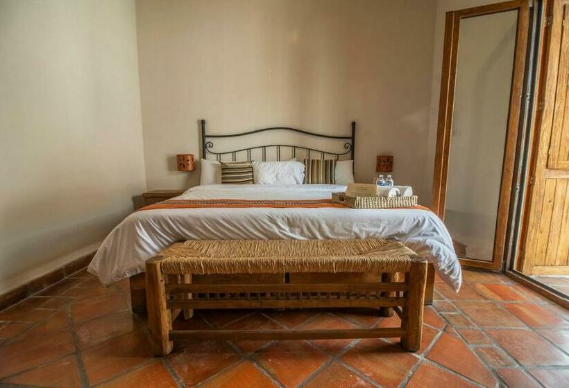 غرفة قياسية, Puerta San Pedro