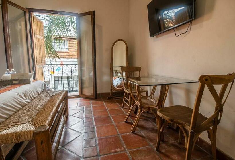 غرفة قياسية, Puerta San Pedro