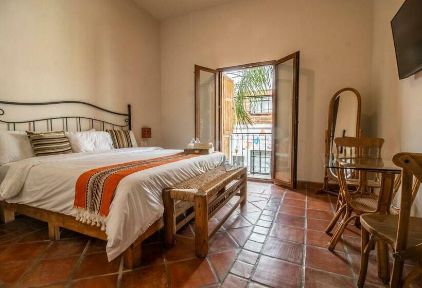 غرفة قياسية, Puerta San Pedro