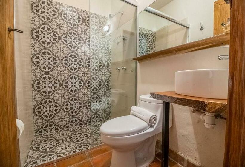 غرفة قياسية, Puerta San Pedro