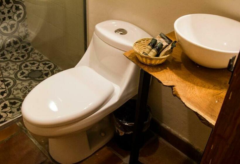 غرفة قياسية, Puerta San Pedro