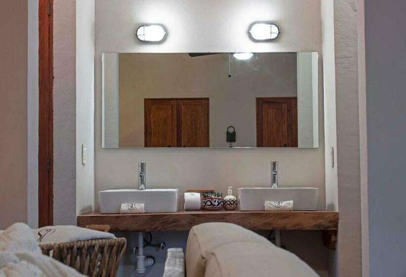 جناح, Puerta San Pedro