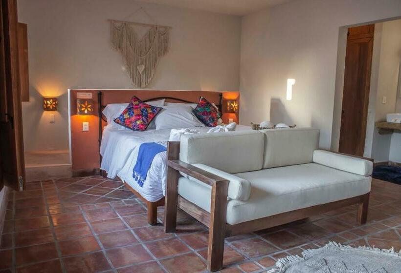 جناح, Puerta San Pedro