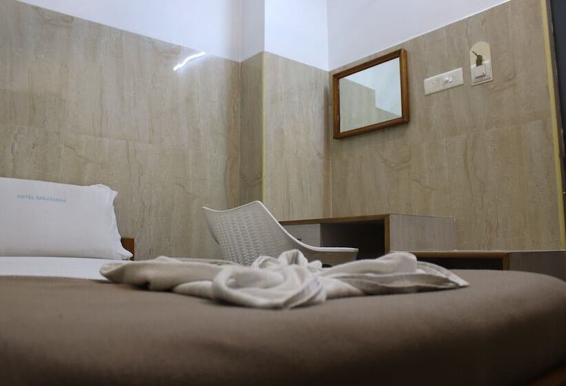 Pokój Ekonomiczny Jednoosobowy, Saravanaa