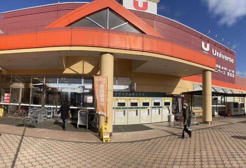 חדר סטנדרטי לארבעה עם חדר אמבטיה משותף, Guest House Chara