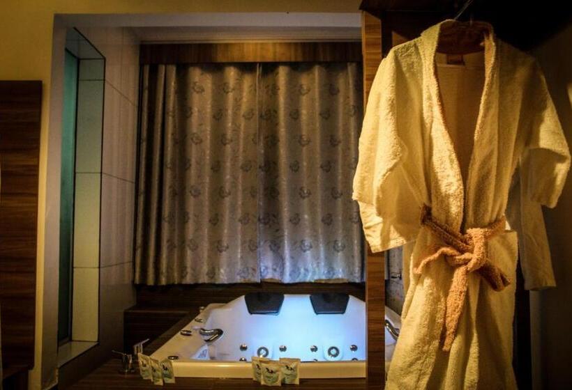 带大床的套房, Pousada Araras