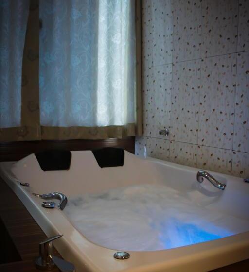 带大床的套房, Pousada Araras