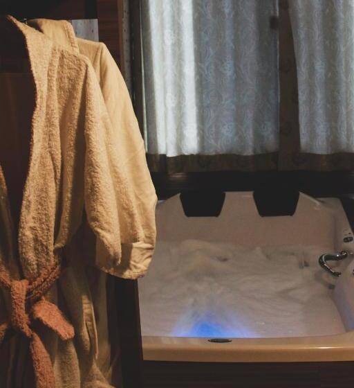 带大床的套房, Pousada Araras