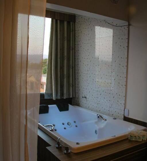 带大床的套房, Pousada Araras