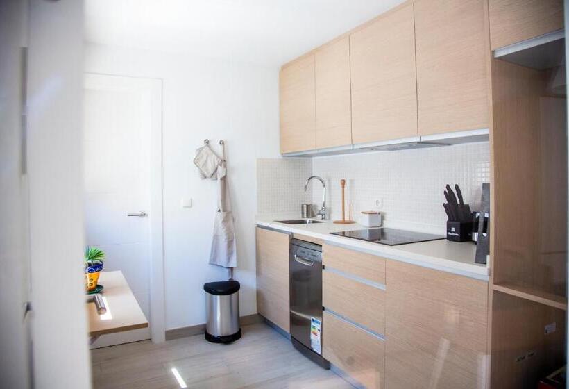 标准工作室带阳台, La Roka