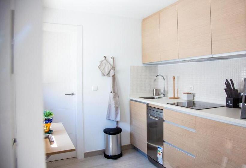 标准工作室带阳台, La Roka