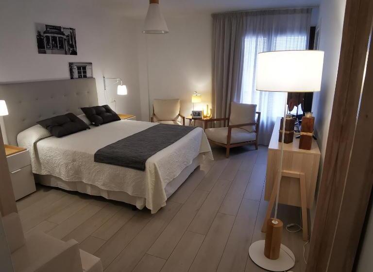 标准工作室带阳台, La Roka