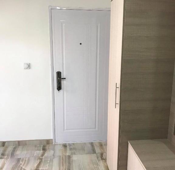 استودیوی استاندارد, Studio Ivana 1