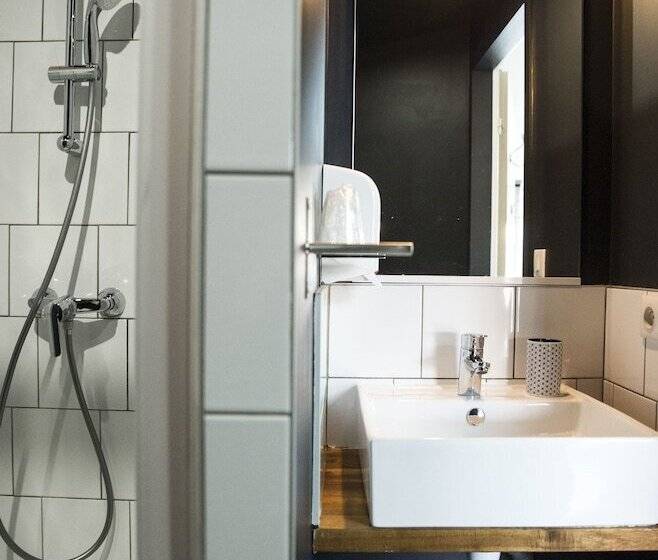 غرفة قياسية, Georges Hostel & Café