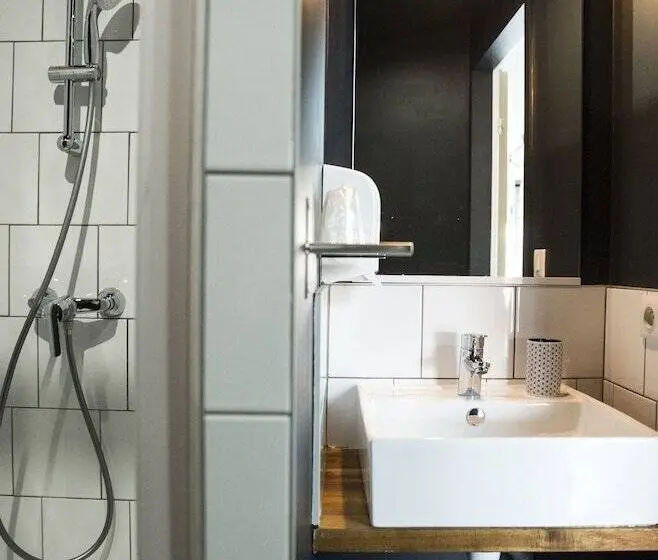 اتاق استاندارد, Georges Hostel & Café