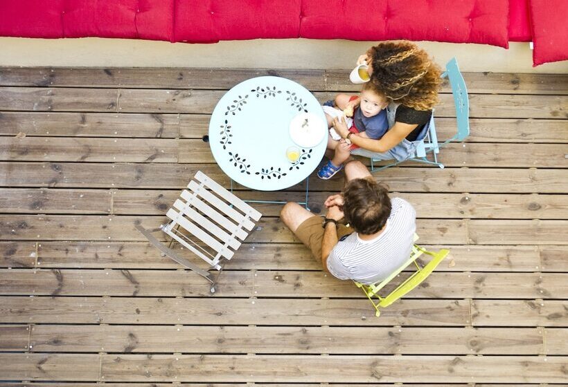 غرفة عائلية, Georges Hostel & Café