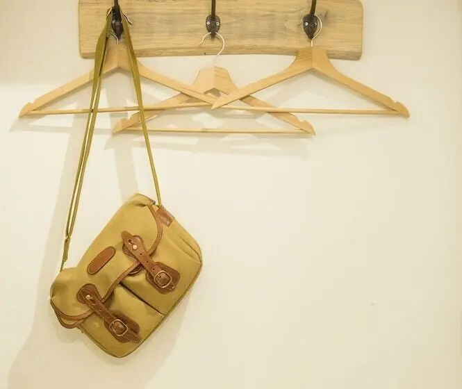 اتاق استاندارد سه نفره, Georges Hostel & Café