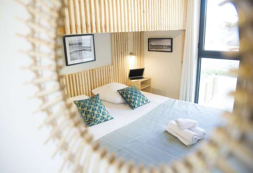 غرفة قياسية ثلاثية, Georges Hostel & Café