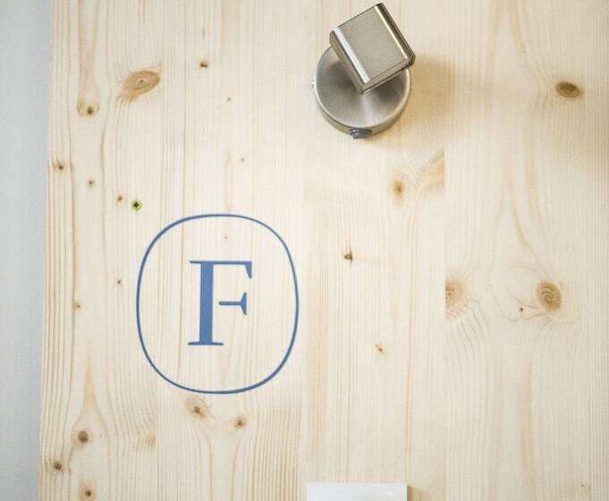 سرير فى غرفة مشتركه, Georges Hostel & Café