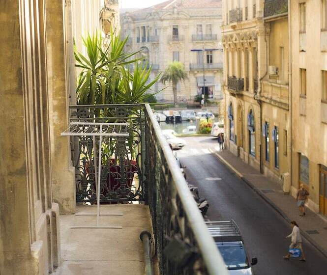 سرير فى غرفة مشتركه, Georges Hostel & Café