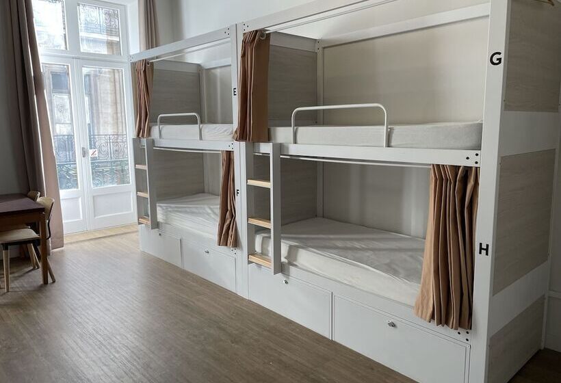 سرير فى غرفة مشتركه, Georges Hostel & Café