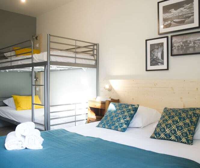 Номер Стандарт Четырехместный Совместный Санузел, Georges Hostel & Café
