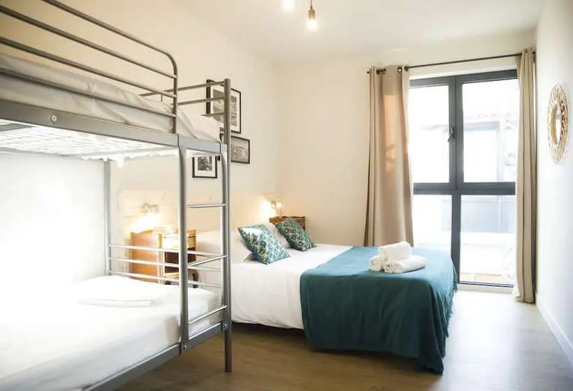 اتاق استاندارد چهارنفره با سرویس بهداشتی مشترک, Georges Hostel & Café