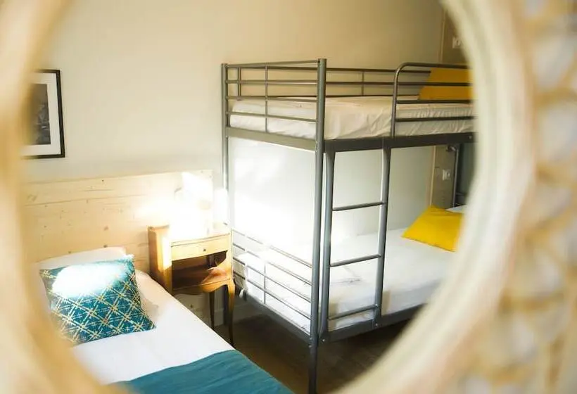 اتاق استاندارد چهارنفره با سرویس بهداشتی مشترک, Georges Hostel & Café