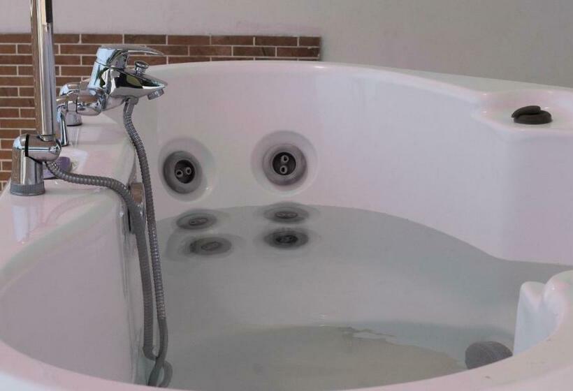 سوییت, Seaclusion Diani