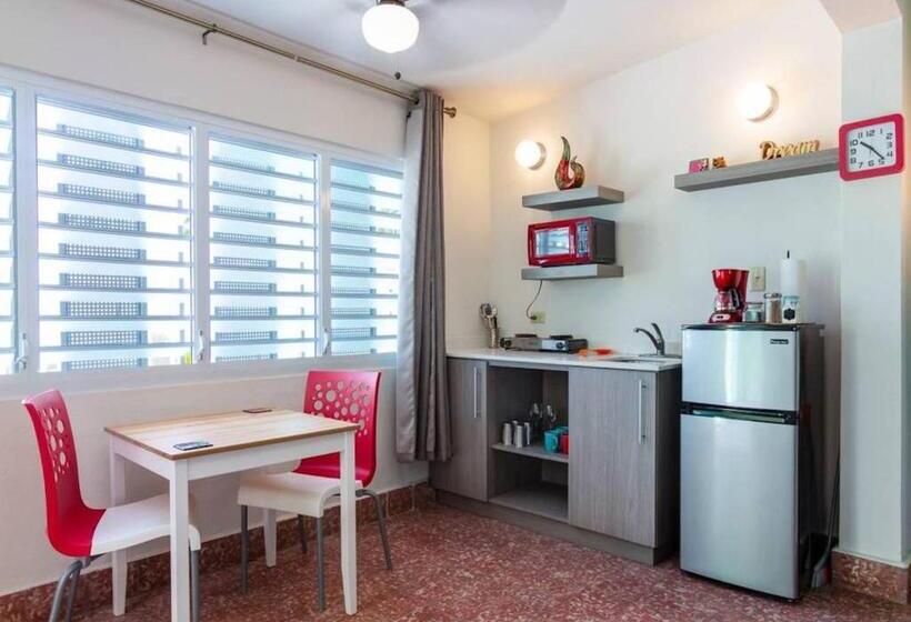 استودیوی استاندارد, La Esmeralda Pr