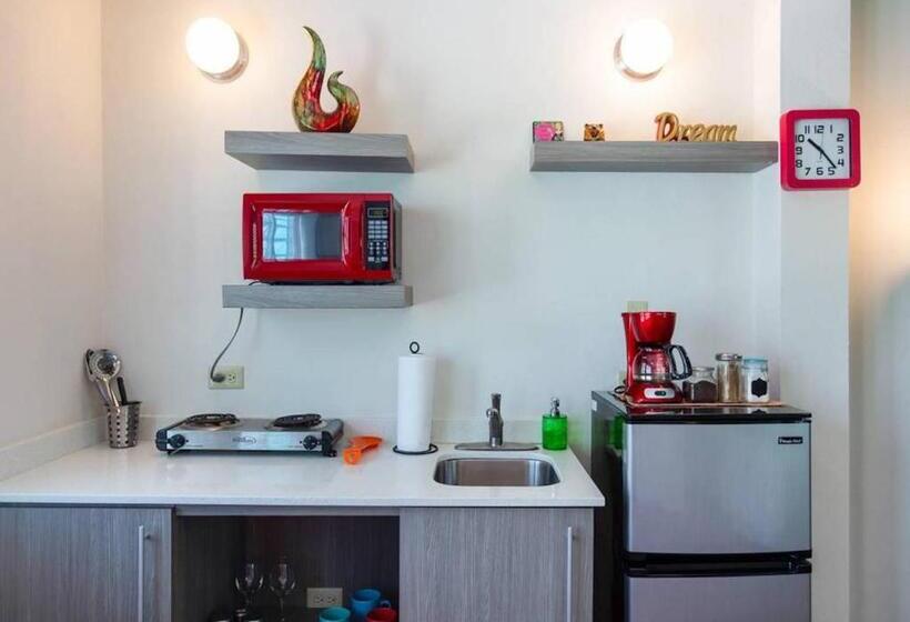 استودیوی استاندارد, La Esmeralda Pr