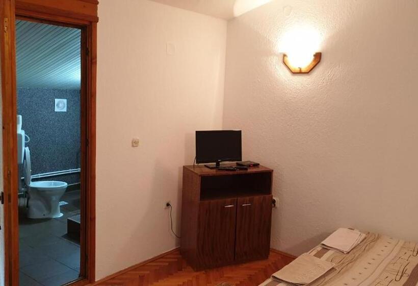 اتاق راحتی سه تخته, Majestic Rooms&apartments